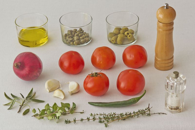 Datei:Tomaten Oliven Kapern 2.jpg