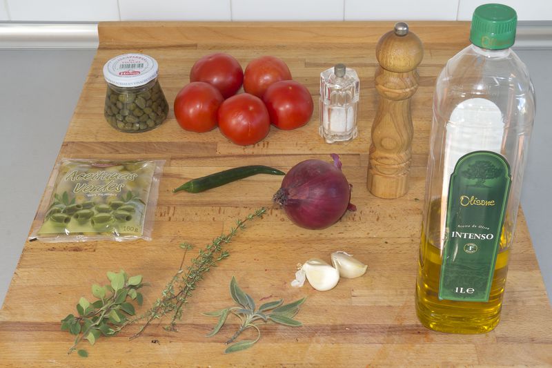Datei:Tomaten Oliven Kapern 1.jpg
