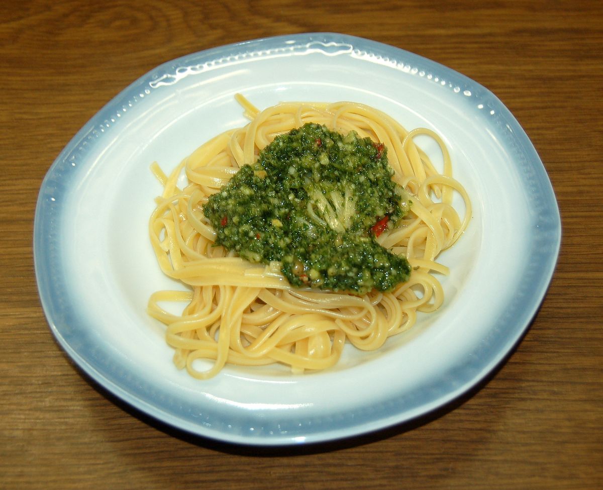 Pasta mit scharfem Petersilien-Pesto und Walnüssen – Koch-Wiki