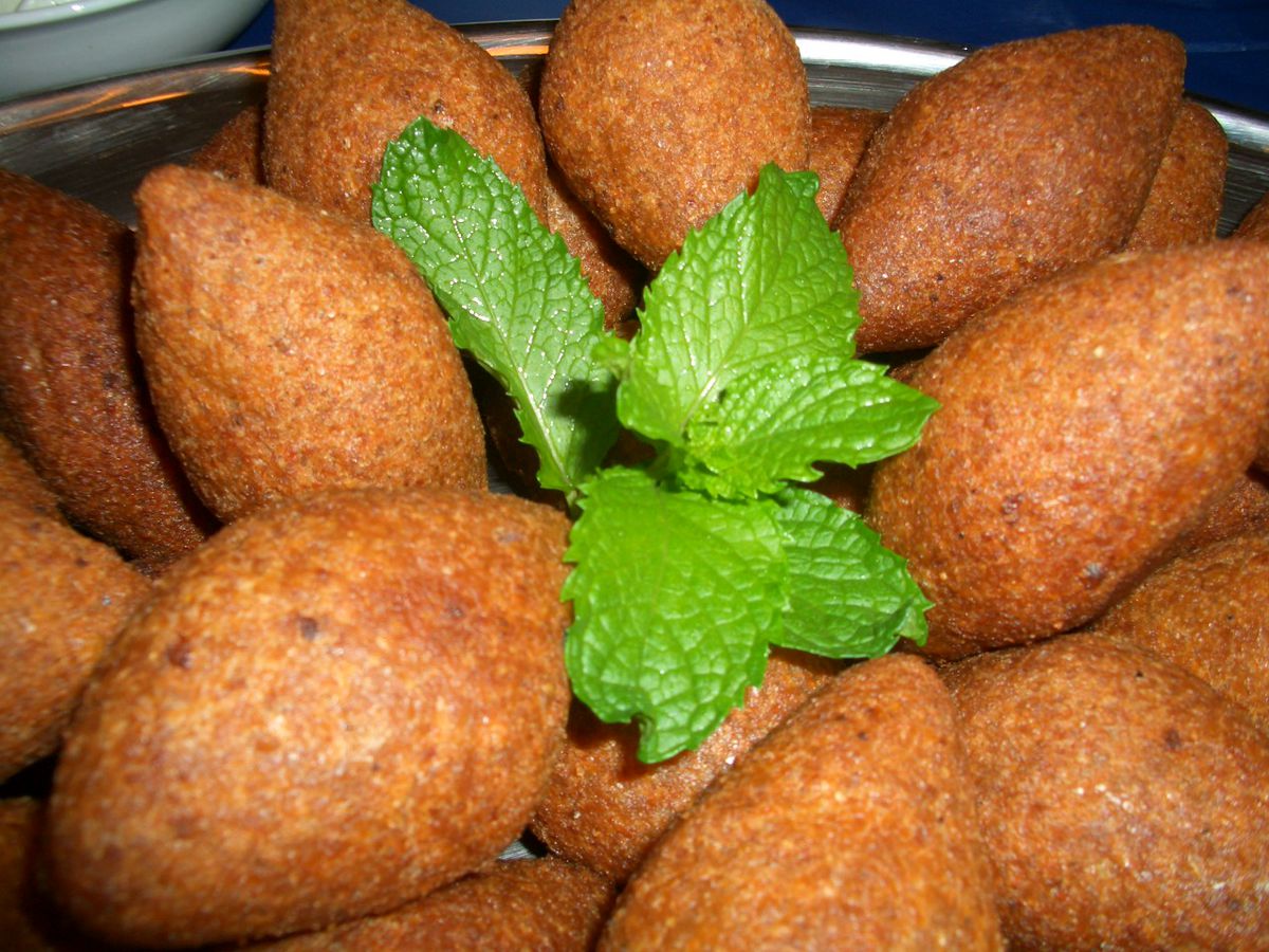 Lammb Llchen Koch Wiki   1200px Kibbeh3 