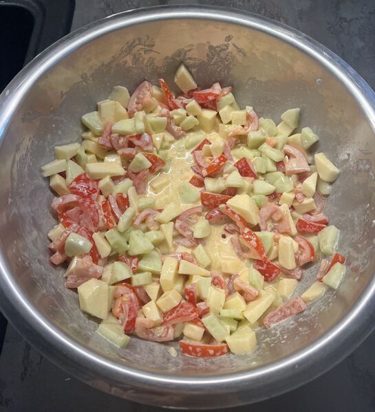 Datei:Kartoffelsalat mit Mascarpone Apfel Tomate Gurke.jpg