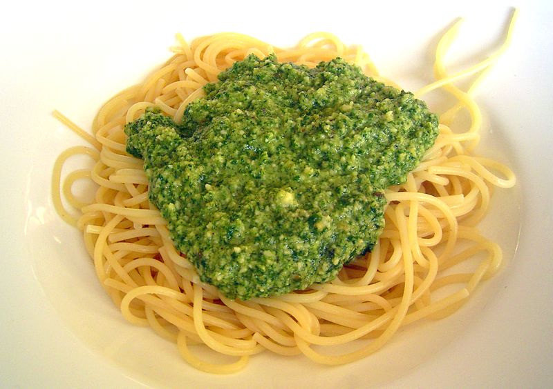 Datei:Spaghetti mit Pesto.jpg