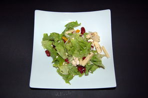Salat mit roten Bohnen und Käse